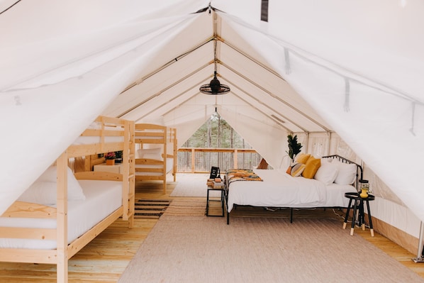 1 bedroom, bed sheets