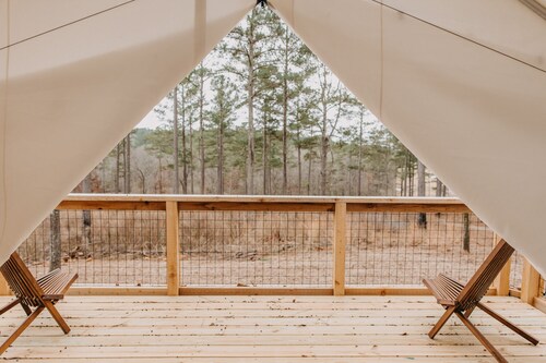 A secluded haven on 5,000 acres in NW Georgia, just 45 minutes from Atlanta and Chattanooga, and a quick 10-minute drive to downtown Rome. Explore private trails along the Etowah river, bask in wildlife, and gaze at mesmerizing stars. Your perfect es