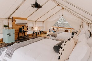 1 bedroom, bed sheets