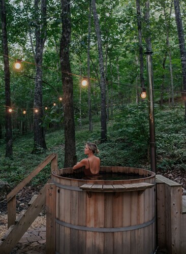 A secluded haven on 5,000 acres in NW Georgia, just 45 minutes from Atlanta and Chattanooga, and a quick 10-minute drive to downtown Rome. Explore private trails along the Etowah river, bask in wildlife, and gaze at mesmerizing stars. Your perfect es