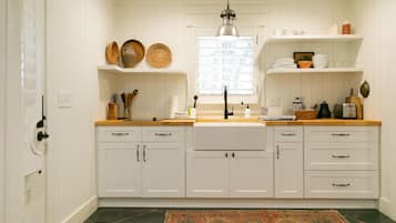 Fridge, coffee/tea maker, cookware/dishes/utensils