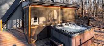 A Frame I Hot Tub I Nature Play