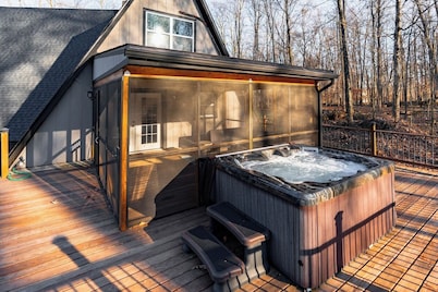A Frame I Hot Tub I Nature Play