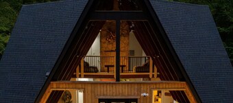 A-Frame I Hot Tub I Nature Play