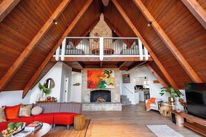 Téléviseur, foyer, livres, chaßne audio