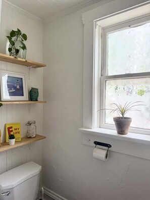 Interior - *Charming high-ceiling Home in South Van w/YARD! (Vancouver)