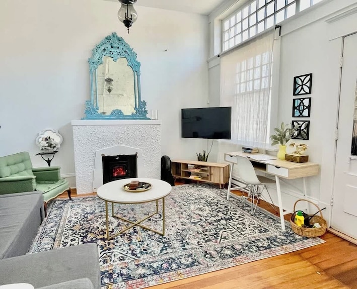 *Charming High-ceiling Home In South Van W/yard! - Vancouver Island