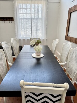 Dining - *Charming high-ceiling Home in South Van w/YARD! (Vancouver)