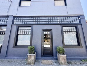 Exterior detail - BEAUtifuL Charming high-ceiling Home in Vancouver (Vancouver)
