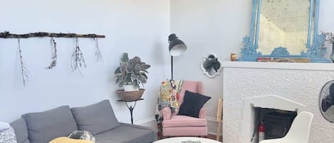 Fernseher, Kamin, Arbeitsbereiche