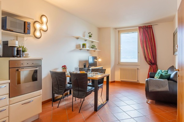 Möbel, Eigentum, Holz, Vorhang, Cabinetry, Bilderrahmen, Interior Design, Tabelle, Flooring, Fussboden