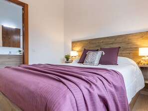 5 bedrooms, travel cot, free WiFi