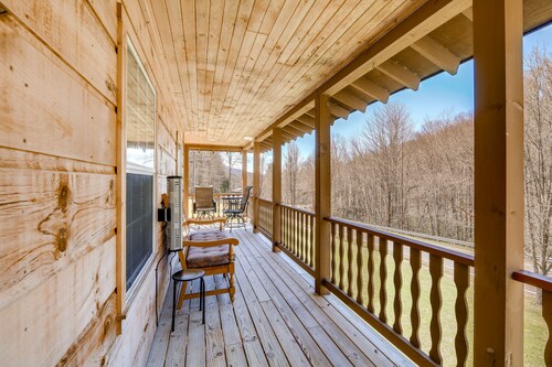 Tranquil Mountain Getaway in Troutdale: Game Room!