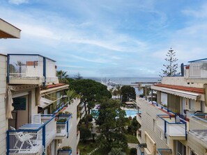 Property grounds - Cosy apartment for 2 people with A/C, WIFI, pool and balcony (Sanremo)