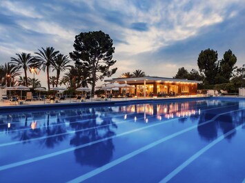 Nuage, Ciel, L'Eau, Propriété, Piscine, Bâtiment, Arbre, Bleu Azur, Crépuscule, Loisir