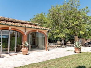 Exterior - Wonderful private villa for 9 people with private pool, WIFI, A/C, patio and pets allowed (Manciano)