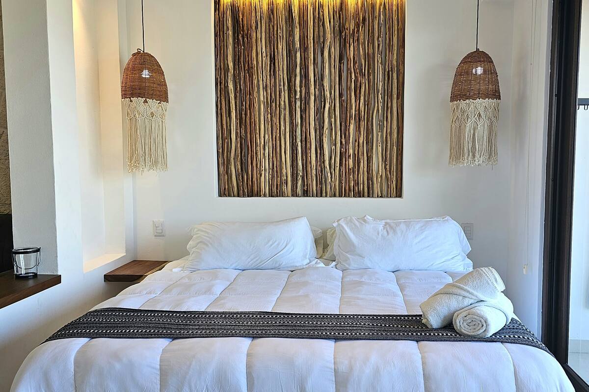 Classic Studio Suite | Laptop workspace, WiFi (free), individually decorated