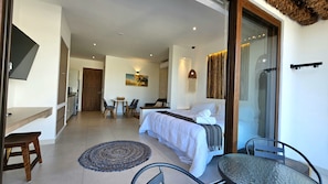 Individually decorated, individually furnished, laptop workspace - Blanko Living (Playa del Carmen)