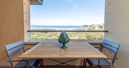 Cosy apartment for 4 guests with WIFI, A/C, TV, terrace and pets allowed