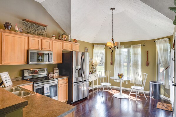 Fridge, microwave, stovetop, dishwasher