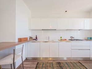 Oven, dishwasher - Cosy apartment for 7 guests with WIFI, A/C, TV, patio and pets allowed (Torre Del Lago Puccini)