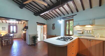 Stunning private villa for 8 people with hot tub, WIFI, private pool, TV, balcony and pets allowed