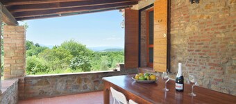 Maison de vacances privée avec WIFI, bain à remous, piscine privée, TV, balcon, animaux admis