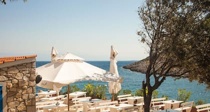 Beautiful apartment in villa for 4 people with A/C, TV, terrace and pets allowed