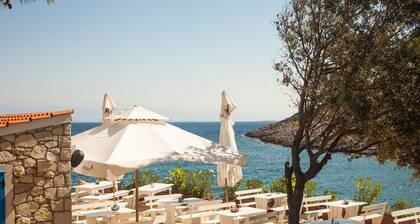 Lovely apartment in villa for 4 guests with A/C, TV, terrace and pets allowed