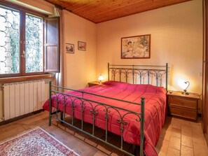 6 bedrooms, travel cot, free WiFi