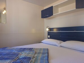2 室のベッドルーム、旅行用ベビーベッド、WiFi (無料)、ベッドシーツ