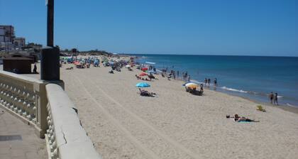 Agréable appartement pour 4 personnes avec WIFI, climatisation, TV et patio