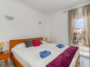 2 bedrooms, travel crib, free WiFi