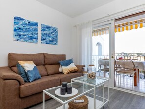 TV - Beautiful apartment for 6 guests with WIFI, pool, TV and terrace (Castell-platja D'aro)