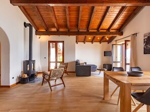 TV - Beautiful apartment for 6 people with WIFI, TV and balcony (Vercana)