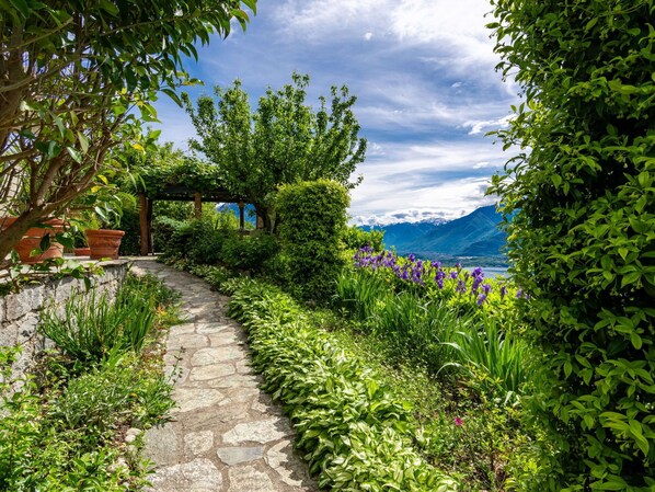 Property grounds - Cosy apartment for 4 people with WIFI, TV and terrace (Vercana)