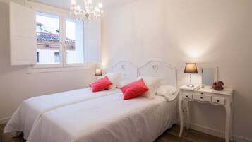 2 dormitorios, tabla de planchar con plancha, wifi y ropa de cama