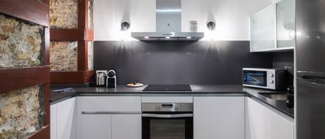 Fridge, microwave, stovetop, dishwasher