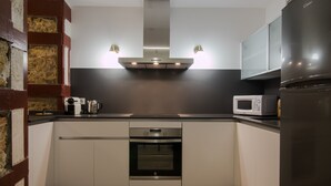 Kaffetrakter/tekoker, kjøleskap, mikrobølgeovn og kokeplater
