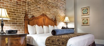2 Bedroom Lock-off Suite in Downtown New Orleans for Super Bowl 2025
