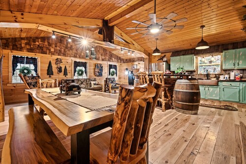 Dollywood Tickets! Rustic 3-bdrm Cabin: 4 Acres!🌄