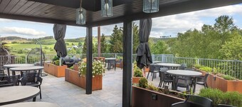 Acogedor apartamento para 37 personas con WIFI, piscina, bañera de hidromasaje y terraza