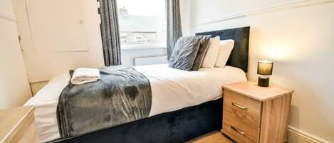 3 bedrooms, iron/ironing board, free WiFi, bed sheets