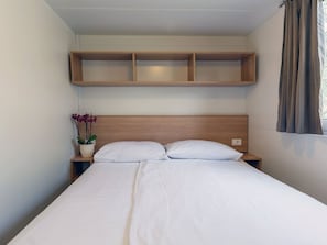 3 quartos, berço de viagem, Wi-Fi de cortesia, roupa de cama
