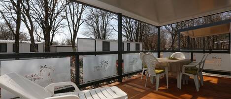 屋外ダイニングエリア