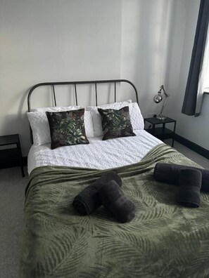 2 chambres, fer et planche Ă repasser, Wi-Fi gratuit, draps fournis