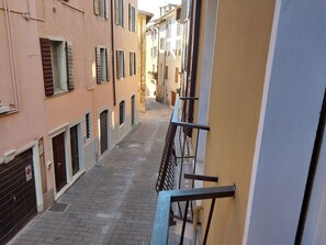 Interior - Beautiful apartment for 5 guests with WIFI, TV and balcony (Toscolano-maderno)
