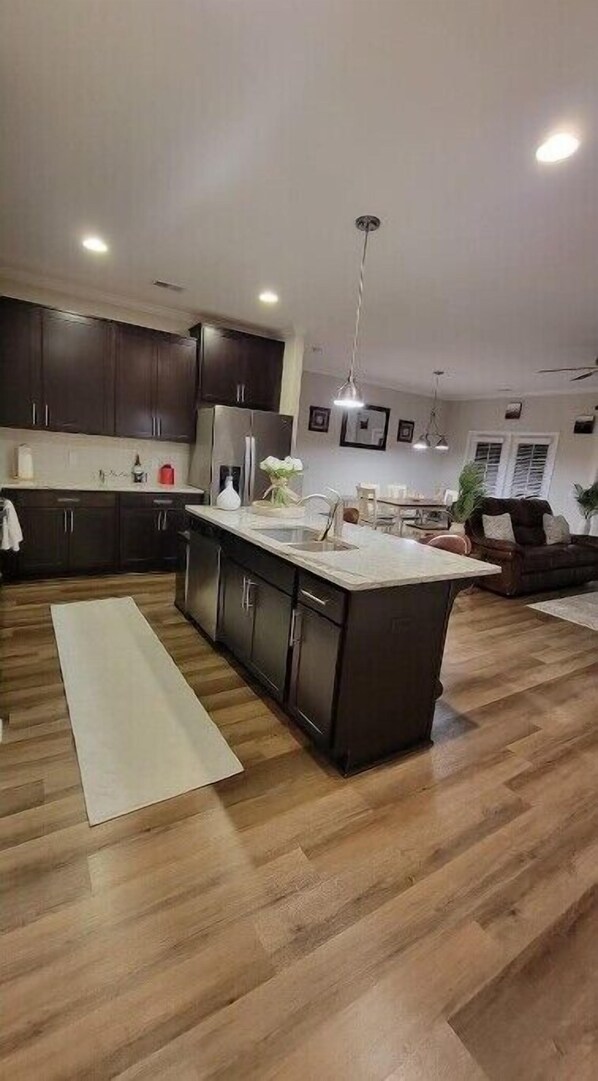 Interior - 3-Bedroom Executive Rental just 19 minutes from River Street (Pooler)