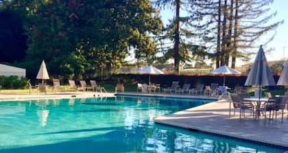 Stunning View Silverado  2 BD  Condo on Golf Course w/ Pool