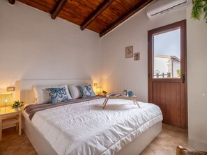 2 bedrooms, travel crib, free WiFi - Beautiful  villa for 4 people with WIFI, A/C, pool, TV and terrace (Viddalba)